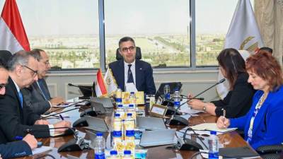 وزير التموين والتجارة الداخلية يعقد اجتماعًا مع مسؤولي برنامج الأغذية العالمي لتعزيز التعاون في مجالات الأمن الغذائي والدعم الفني