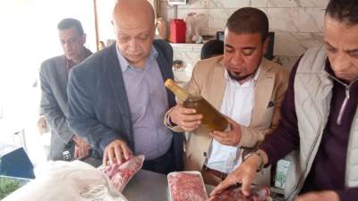 بتكليف من وزير الزراعة.. حملة مكبرة تداهم محلاً انتحل صفة الوزارة لبيع لحوم غير صالحة بالقليوبية