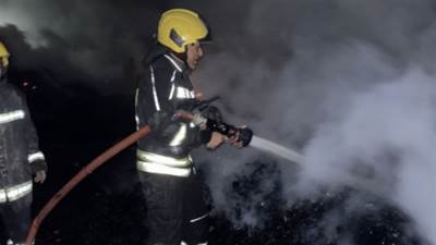 حصار ناري.. الحماية المدنية تطوق حريق مخزن الأخشاب بمؤسسة الزكاة من جميع الاتجاهات