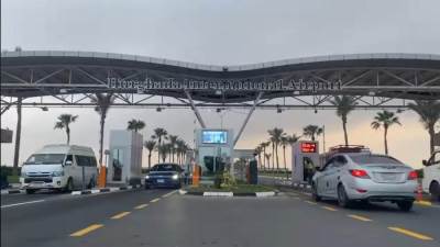 مطار الغردقة الدولي يواكب التطوير بمنظومة ذكية لتنظيم حركة المركبات وتحقيق سيولة مرورية داخل المطار