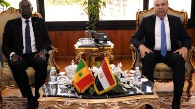 وزير الطيران المدني يستقبل سفير السنغال لدى جمهورية مصر العربية لبحث آفاق التعاون المشترك بين الجانبين