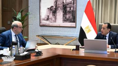 رئيس الوزراء يلتقي وزير الطيران المدني لمتابعة عددٍ من ملفات عمل الوزارة