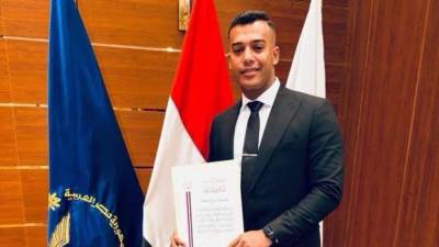 وزير الداخلية يكرم النقيب أحمد ناجح تقديرًا لما قدمه من جهود أمنية مخلصة وأداء ميداني يعكس أعلى درجات الانضباط والكفاءة