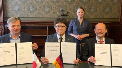 Daimler Truck وMB Energy وكاواساكي للصناعات الثقيلة يوقعون اتفاقية لتطوير سلسلة إمداد الهيدروجين السائل إلى أوروبا عبر هامبورغ