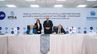 افتتاح معمل WE Innovate الأكاديمي للبحث والتطوير التابع للمصرية للاتصالات بمقر الأكاديمية العربية بالقرية الذكية
