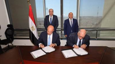 وزيرا الطيران المدني والنقل يشهدان توقيع بروتوكول لتنفيذ أعمال مشروعات رفع كفاءة وصيانة الممرات الرئيسية والخدمية والطرق الداخلية بالمطارات