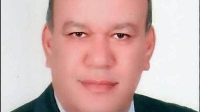 شركة ميناء القاهرة الجوي تكرم موظفا بقطاع العلاقات العامة والمراسم لرفضه تقاضي أي مقابل نظير أداء واجبه الوظيفي