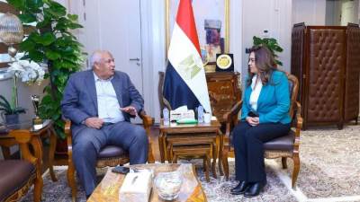 التنمية المحلية تتابع مع محافظ مطروح الموقف التنفيذي لمشروعات الخطة الاستثمارية ومنظومة المخلفات وملفات التصالح والتقنين