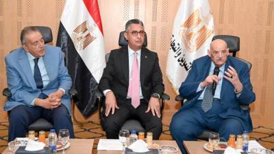وزير التموين يبحث مع الاتحاد العام للغرف التجارية والشعبة العامة للمخابز تطوير منظومة الخبز ودعم استقرار قطاع المخابز