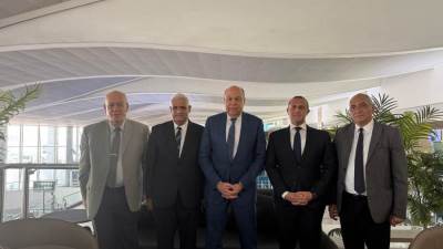 وزير الطيران المدني فى زيارة ميدانية لمطار القاهرة الدولي لمتابعة مستوى الخدمات وانسيابية حركة التشغيل