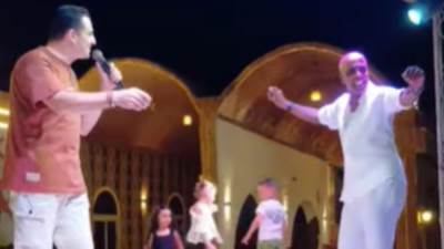 الفنان محمود الدالي يحيي أقوي حفلات الصيف بأغنية عواليا بقرية الشلال البدوية بمرسى مطروح