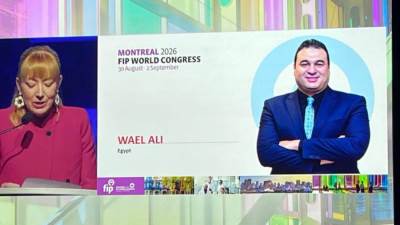 إنجاز مصري جديد في الصيدلة العالمية.. الدكتور وائل علي أول صيدلي مصري يحصل على زمالة الاتحاد الدولي للصيادلة FIP