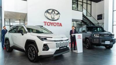 تويوتا ليبيا تدشن عصر السيارات الهجينة مع (RAV4 Hybrid) وتكشف عن Land Cruiser FJ الجديدة
