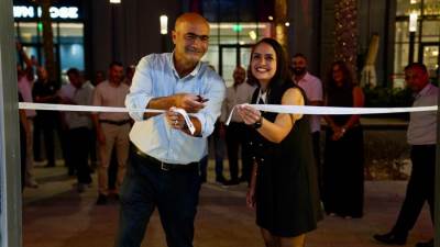 «عز العرب ستار» تفتتح أحدث صالة عرض لسيارات «smart» بـ«District 5» ضمن خطتها للتوسع في سوق السيارات الكهربائية