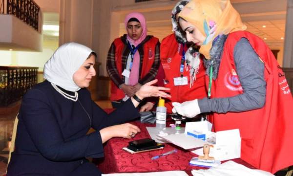 محررة السوق العربية فى جولة مع المواطنين