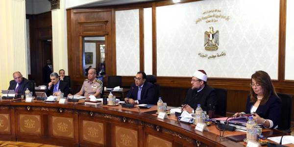 الدكتور أحمد فاروق يتحدث لمحررة السوق العربية
