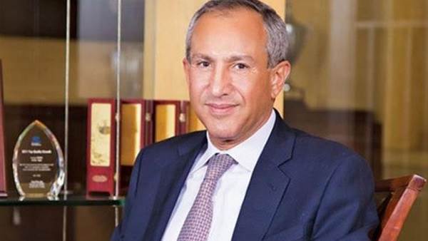 الباعة الجائلين أثناء توصيل الكهرباء بالمخالفة