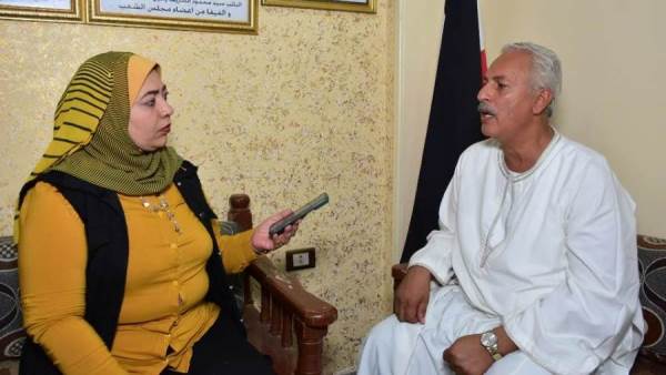 حسين أبوصدام يتحدث مع د. أمانى الموجى