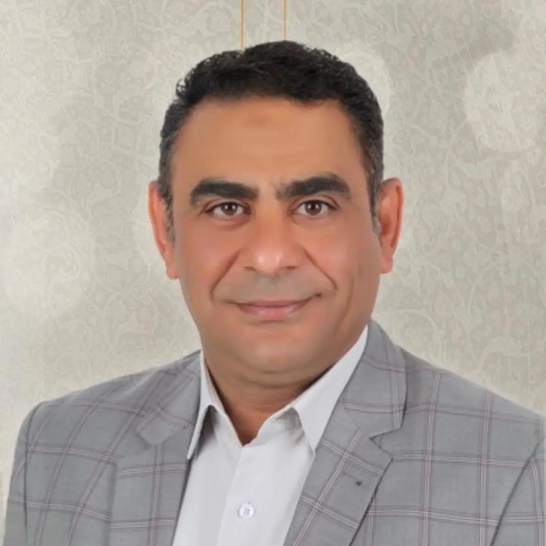 الأخلاق فوق المال